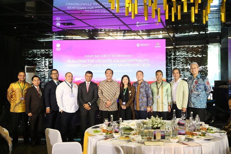 Boston Consulting Group (BCG) bersama Dewan Penasihat Bisnis ASEAN (ASEAN-Business Advisory Council/ASEAN-BAC) ASEAN Business and Investment Summit (ABIS) 2023 bertajuk ?Mewujudkan Peluang Sentralitas ASEAN Senilai $20 Triliun dan Implikasinya bagi Para CEO? di The Sultan Hotel & Residence Jakarta, Minggu (3/9/2023).