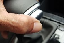Ini Tanda-Tanda Transmisi Mobil Matik Mulai Bermasalah