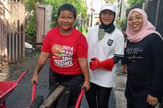 Semangat Bocah SMP Ikut Kerja Bakti Bersihkan Puing Sisa Kebakaran di Kampung Bali