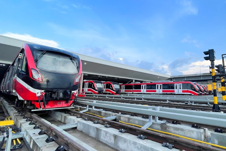 LRT Jabodetabek ditargetkan akan soft launching pada 17 Agustus 2022, beroperasi 2023. 