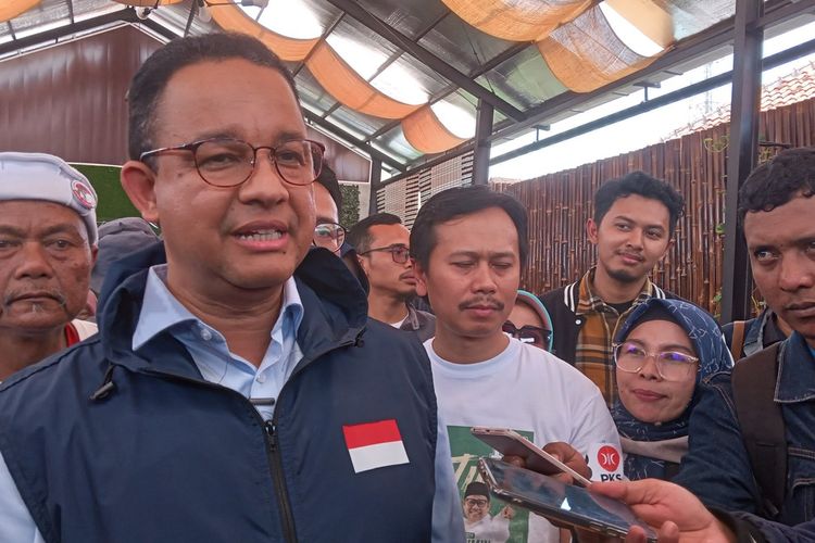 Bakal capres Anies Rasyid Baswedan saat safari politik di Kabupaten Cianjur, Jawa Barat, Kamis (21/9/2023).