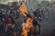 Mengenal Perang Api, Tradisi Umat Hindu di Lombok Sambut Nyepi 