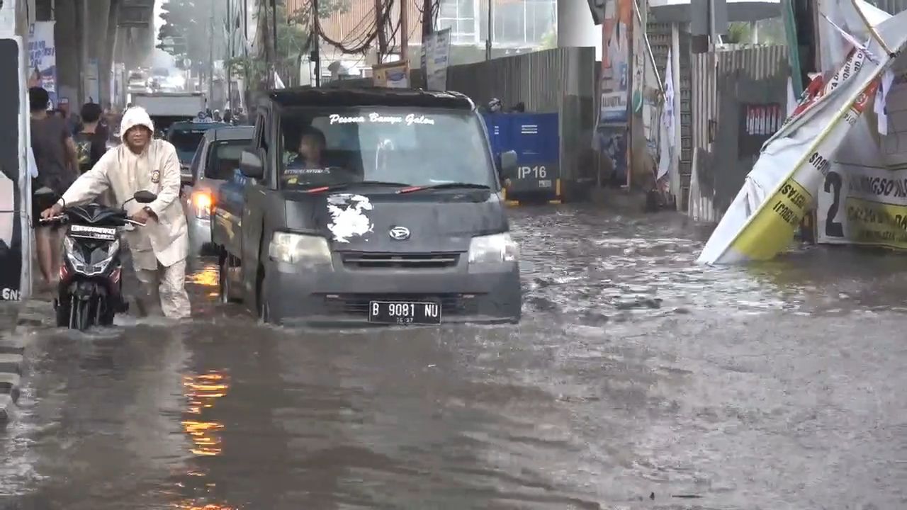 Hujan Deras dari Pagi, 39 Ruas Jalan di Jakarta Banjir