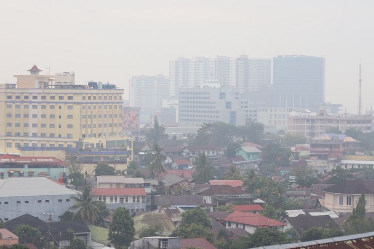 Langit Balikpapan Diselimuti Asap Karhutla Kiriman Paser dan PPU