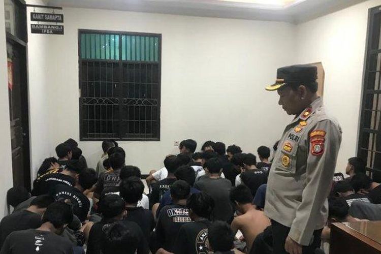 Diduga hendak melakukan tawuran, sebanyak 72 remaja di Kota Tangerang diamankan Polres Metro Tangerang Kota habis pesta minuman keras, Minggu (15/1/2023) dini hari. 