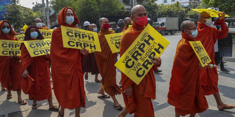 Signaling Rift, Myanmar Monk Accuses Military Junta of Killing Civilians