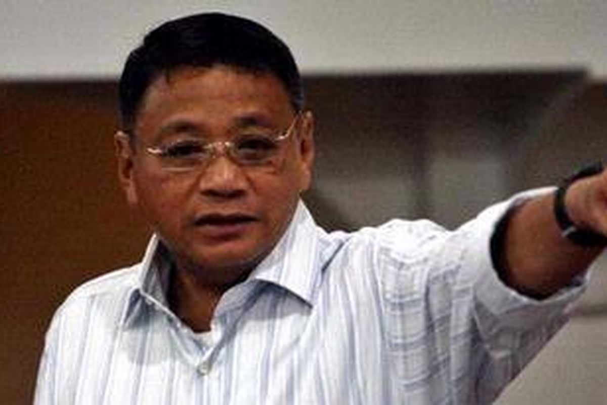 Kepala Satuan Polisi Pamong Praja DKI Jakarta (nonaktif), Harianto Badjuri saat dimintai keterangan di Kantor Komisi Nasional Hak Asasi Manusia, Jakarta Pusat, Kamis (22/4/2010). Pemanggilan Badjuri terkait dugaan adanya pelanggaran HAM dalam kerusuhan Koja.