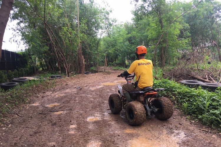 Xtrack ATV Adventure wahana bermain ATV yang ada di Summarecon Mal Bekasi, Kota Bekasi, Jumat (17/11/2017). 