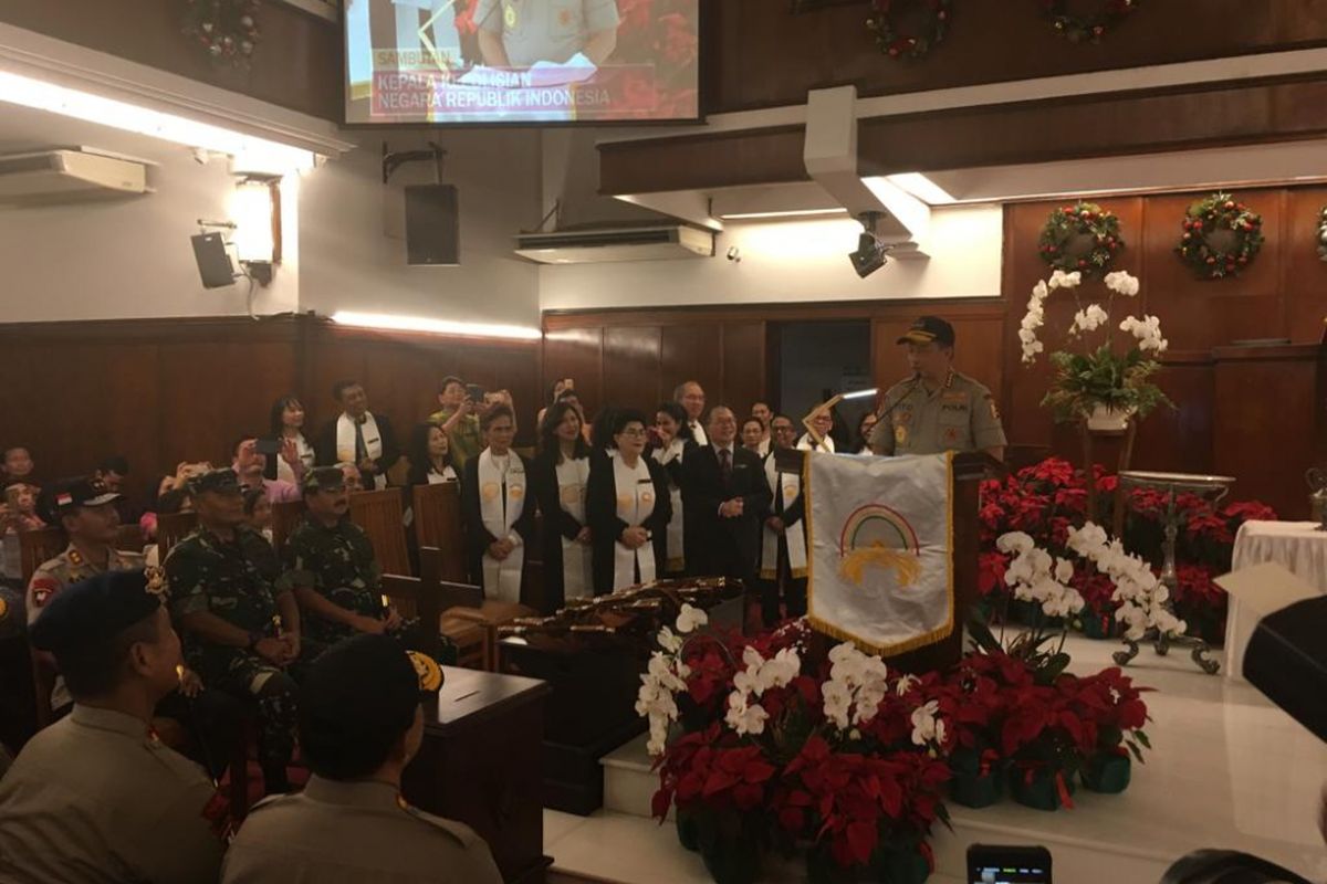 Kapolri Jenderal Tito Karnavian di Gereja BIPP Jemaat Paulus DKI Jakarta di Menteng, Jakarta Pusat, Senin (24/12/2018).