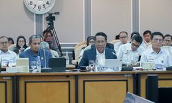 Raker Perdana Bersama Komisi XIII DPR RI, Supratman Bahas Fokus Kerja Kementerian Hukum