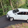 Video Viral Mobil Penggerak Roda Belakang Gagal Nanjak di Tikungan