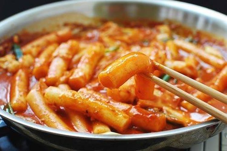 Menu tteokbokki di Tteokbokki Queen, Surabaya.