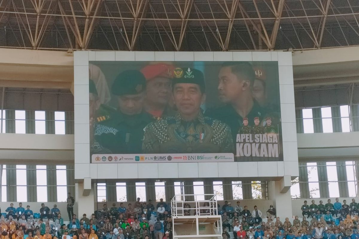 Apel siaga Komando Kesiapsiagaan Angkatan Muda Muhammadiyah (KOKAM) di Stadion Manahan Solo, Rabu (20/9/2023) dihadiri Presiden Joko Widodo.