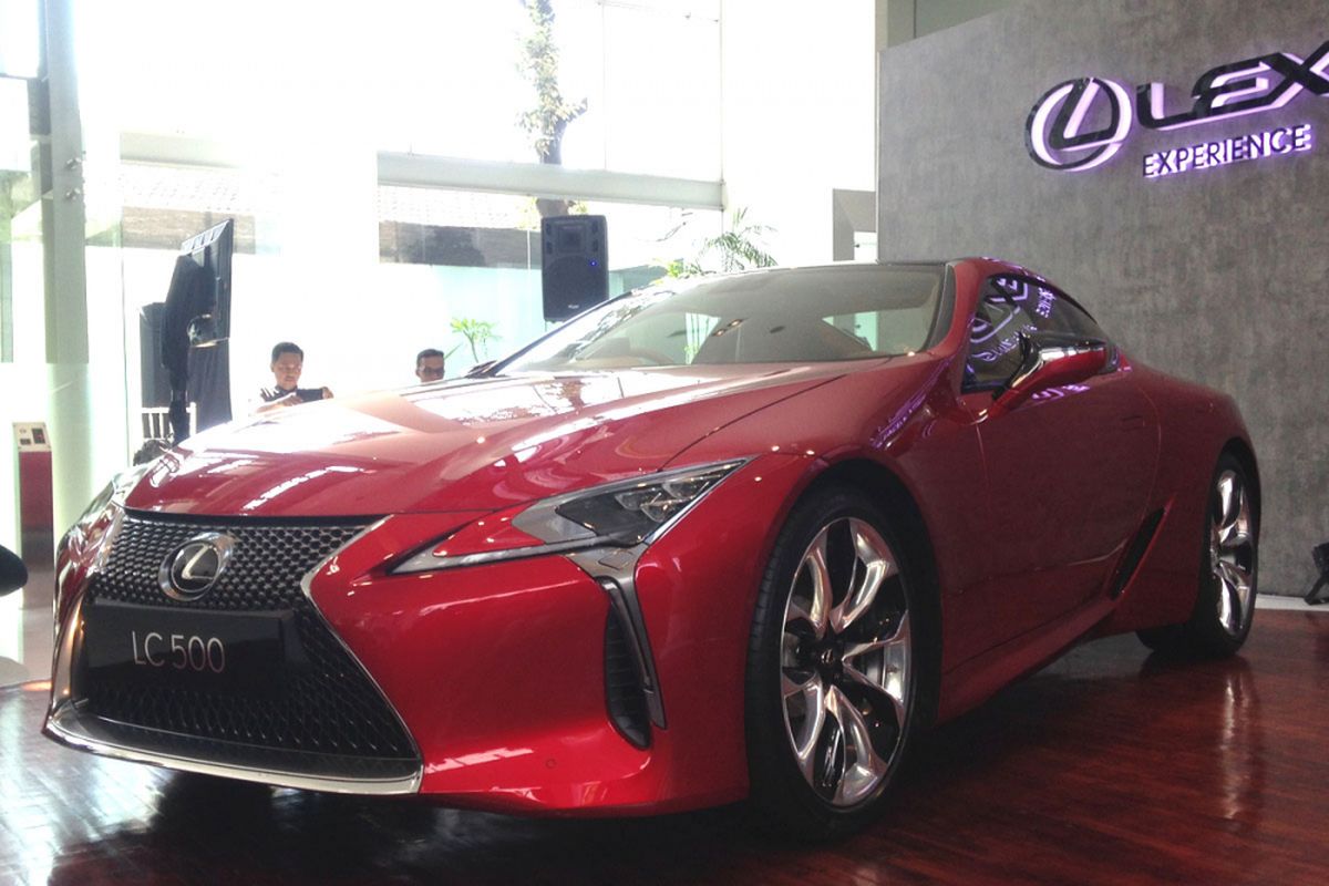 Lexus LC500 meluncur di Indonesia, Rabu (26/7/2017).