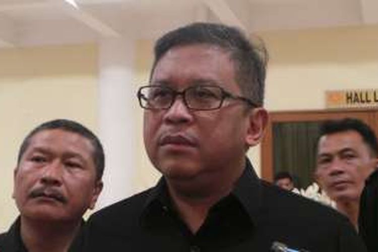Sekjen Partai Demokrasi Indonesia Perjuangan (PDI-P) Hasto Kristiyanto saat ditemui di Wisma Kinasih, Kecamatan Tapos, Depok, Jawa Barat, Sabtu (10/9/2016) malam. 