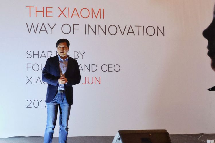 CEO Xiaomi Lei Jun berbicara di Jakarta, Rabu (27/9/2017)