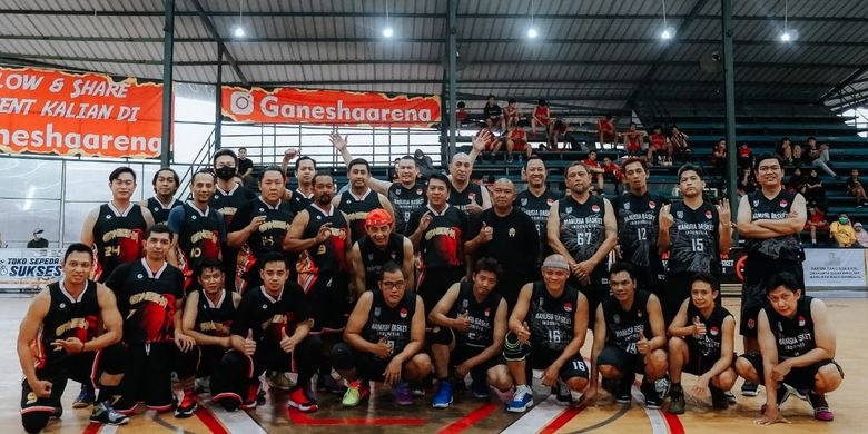 Coaching clinic klub basket Ganesha Warriors di GaneshArena Indoor Court, Karawang, Jawa Barat, pada Sabtu (27/11/2021) bersama Manusia Basket Indonesia (MBI).