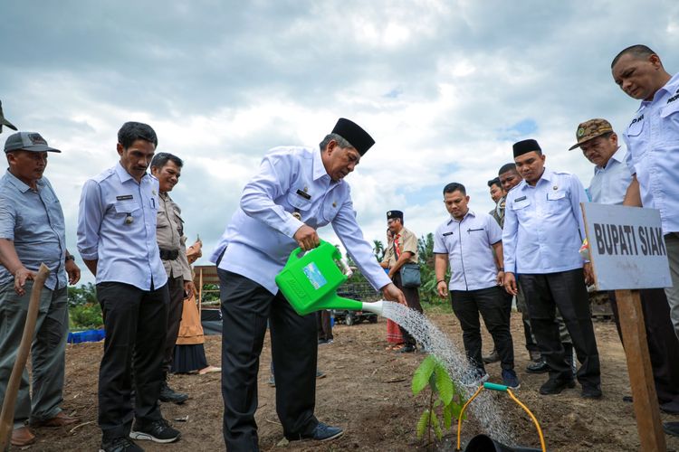 Bupati Siak Alfedri menegaskan , Pemerintah Kabupaten (Pemkab) Siak menyadari pentingnya menjaga lingkungan.
