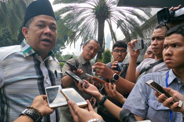 Wakil Ketua DPR RI Fahri Hamzah memenuhi panggilan ketiga penyidik Polda Metro Jaya terkait kasus dugaan pencemaran nama baik dan fitnah dengan terlapor Presiden Partai Keadilan Sejahtera (PKS) Sohibul Iman, Rabu (2/5/2018). 