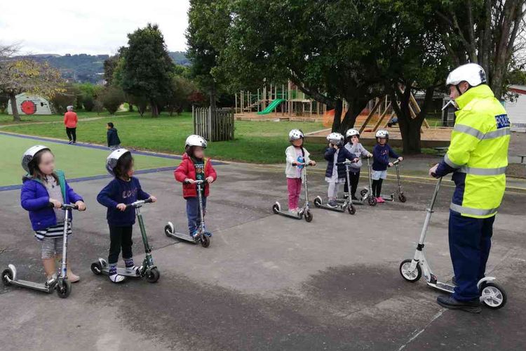 Edukasi aturan lalu lintas untuk anak sekolah dasar di Selandia Baru