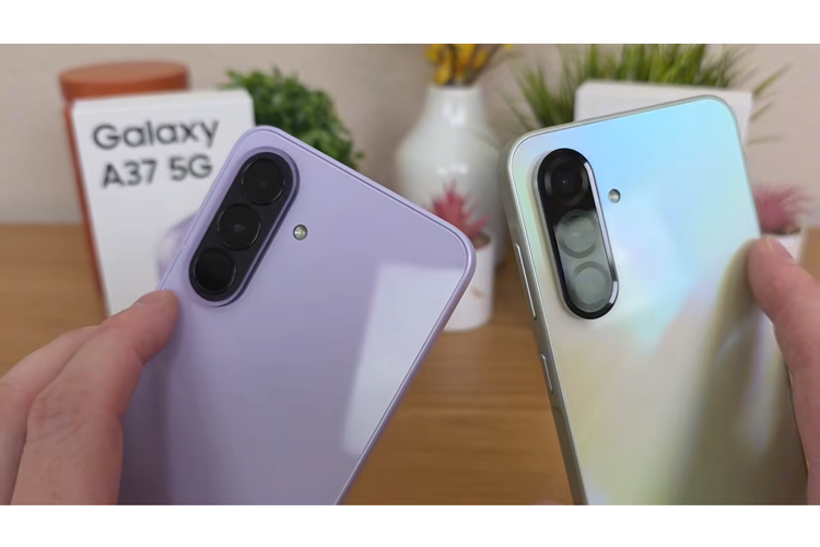 Berikut perbandingan spesifikasi Samsung Galaxy A37 vs Samsung A36 secara head-to-head.