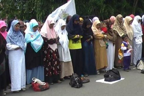 Peduli Mesir, Shalat Gaib di Banda Aceh Diwarnai Isak Tangis