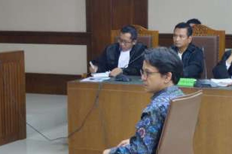 Pengacara Raoul Adithya Wiranatakusumah didakwa menyuap hakim dan panitera Pengadilan Negeri Jakarta Pusat. Dakwaan dibacakan di Pengadilan Tipikor Jakarta, Rabu (19/10/2016).
