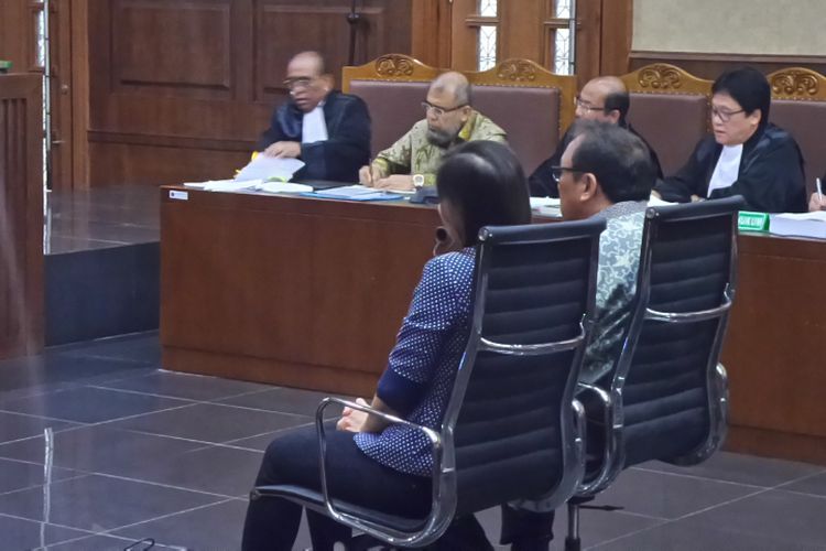Sidang pemeriksaan saksi untuk terdakwa mantan Hakim Konstitusi, Patrialis Akbar di Pengadilan Tipikor, Jakarta, Senin (19/6/2017).