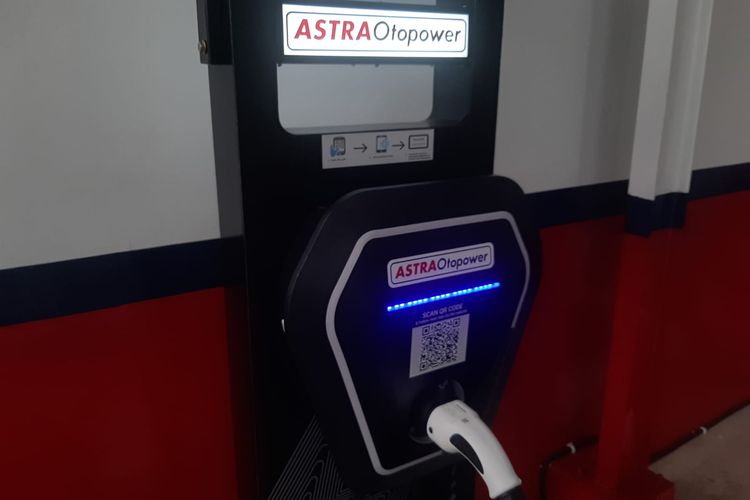 Fasilitas charging station Astra Otopower di Bekasi