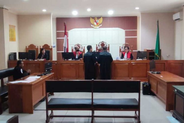 Sidang perdana kasus korupsi yang menjerat Plt Bupati Mimika yang gagal digelar karena terdakwa tidak hadir, Jayapura, Papua, Kamis (9/23/2023)