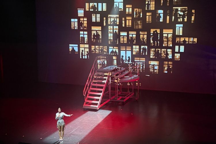 Pengalaman Visual di Balik Showcase “Cerita Penuh Cahaya” Naura Ayu