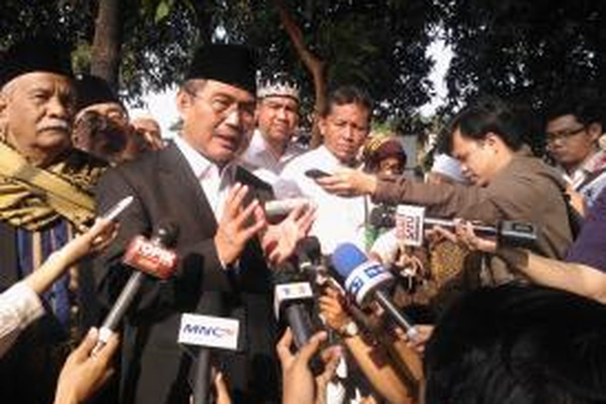 Jimly Asshidiqie berkhotbah Idul Adha di Masjid Al Azhar, Jakarta Selatan.