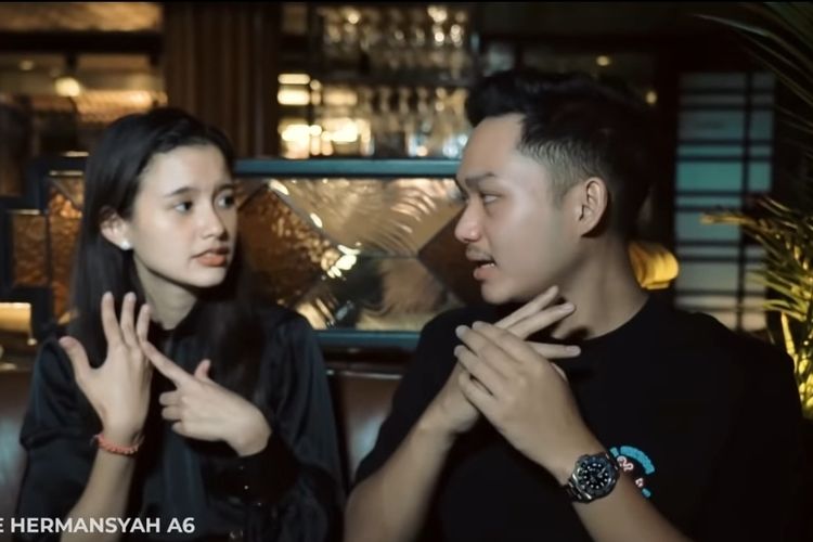 Sarah Menzel dan Azriel Hermansyah saat dinner bersama di momen Anniversary 