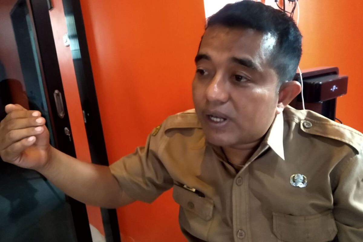 Kepala Bidang Penempatan dan Perluasan Kesempatan Kerja pada Dinas Tenaga Kerja Kabupaten Blitar Yopie K Sanusi saat ditemui di ruang kerjanya, Senin (22/7/2024)