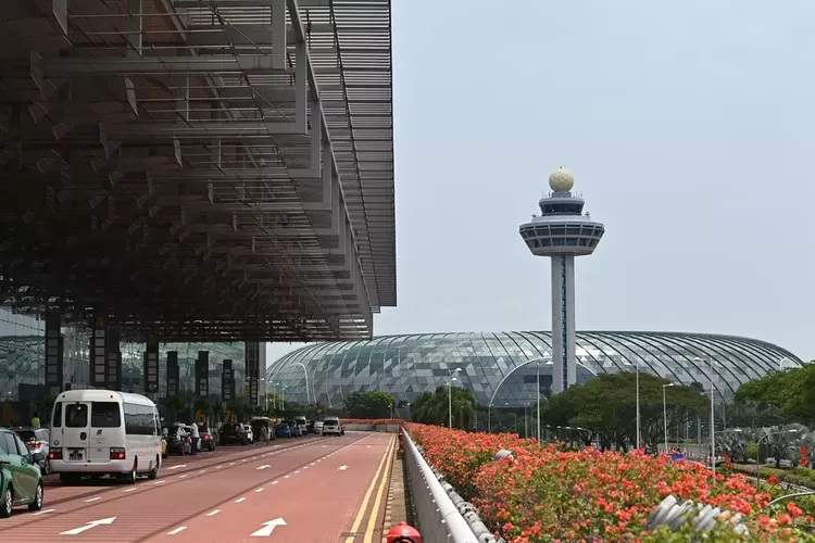 Anak Usaha TPIA Akuisisi Saham Pengelola Bahan Bakar Pesawat Bandara Changi