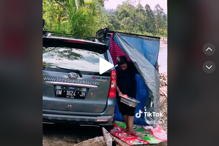 Toyota Avanza dimodifikasi punya toilet protabel