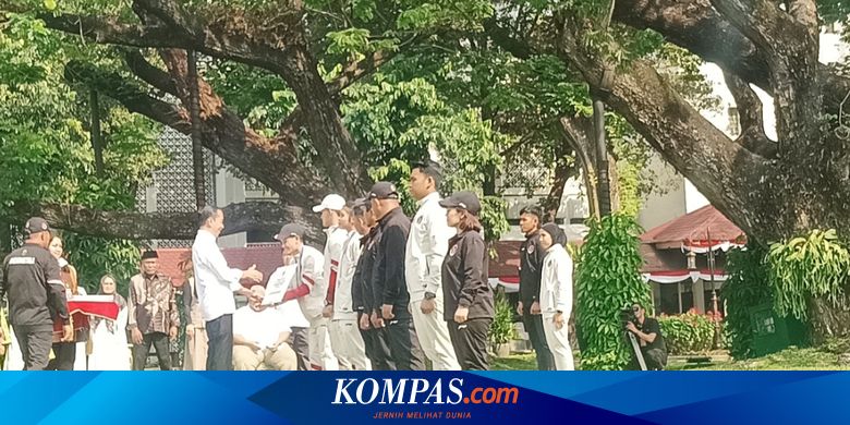 Jokowi Serahkan Bonus Rp 6 Miliar untuk Veddriq Leonardo dan Rizki Juniansyah