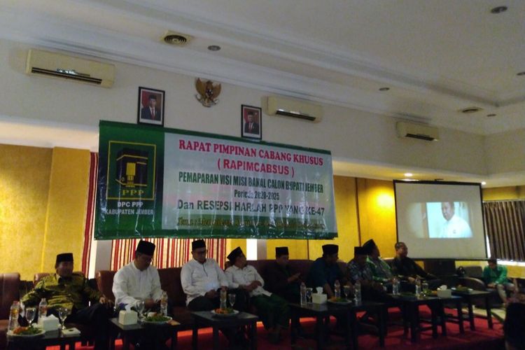 PAra Bacalom bupati Jember yang menyampaikan visi misinya di hotel bintang mulia Jember 