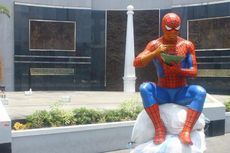 Spiderman Makan dengan Pincuk? Cuma Ada di Yogyakarta