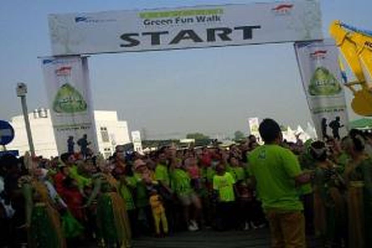 Bandung Green Fun Walk dan Gerakan Pungut Sampah (GPS). 