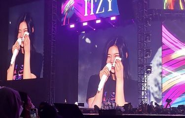 Tangis Lia ITZY Pecah Saat Fans Teriak "Saranghae" dalam Konser di ...