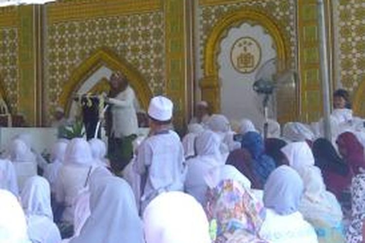 Walikota Surabaya Tri Rismaharini saat Istiqosah dan doa bersama
penutupan Hari Jadi Kota Surabaya, ke 721 di balaikota Surabaya