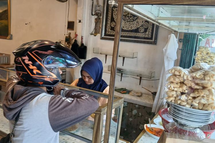 Pedagang Nasi Padang Bertahan Tak Naikkan Harga, Siasat Subsidi Silang: Dulu Kewalahan Layani Pesanan