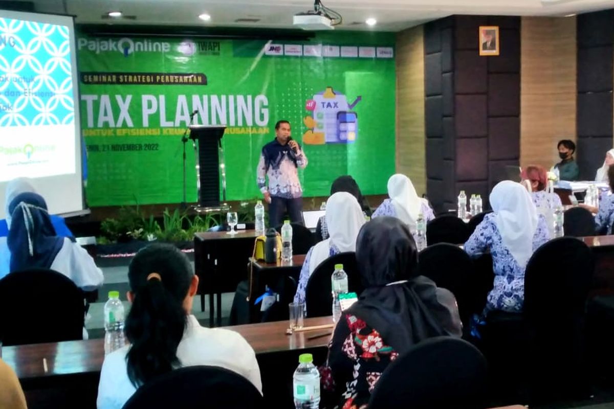 Seminar Strategi Tax Planning untuk Efisiensi Keuangan Perusahaan di Jakarta, kerja sama IWAPI dan PajakOnline Consulting Group. 