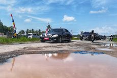 Momen Jokowi Lintasi Jalan Rusak di Lampung: Melaju Pelan dengan Mobil Kepresidenan