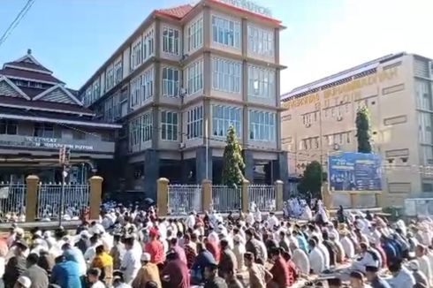 Ribuan Warga Baubau Gelar Shalat Idul Adha di Pelataran Kampus Universitas Muhammadiyah Buton