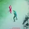 Viral, Video Pegawai SPBU Dihajar Dua Pelanggan yang Menyerobot Antrean di Semarang