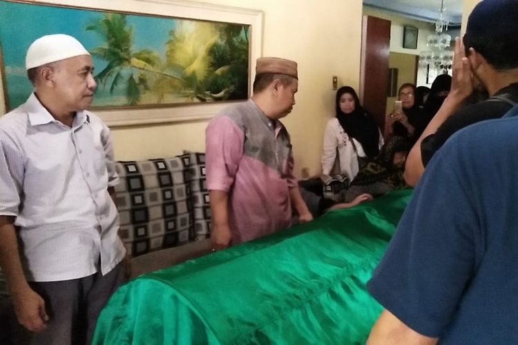 Jenazah Syachrul Anto, penyelam yang gugur saat mencari korban dan puing pesawat Lion Air PK-LQP nomor penerbangan JT 610 akan dimakamkan di TPU Bendul Merisi, Kecamatan Wonocolo, Surabaya, Sabtu (3/11/2018).