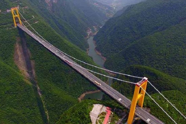 Jembatan Sungai Sidu, China.