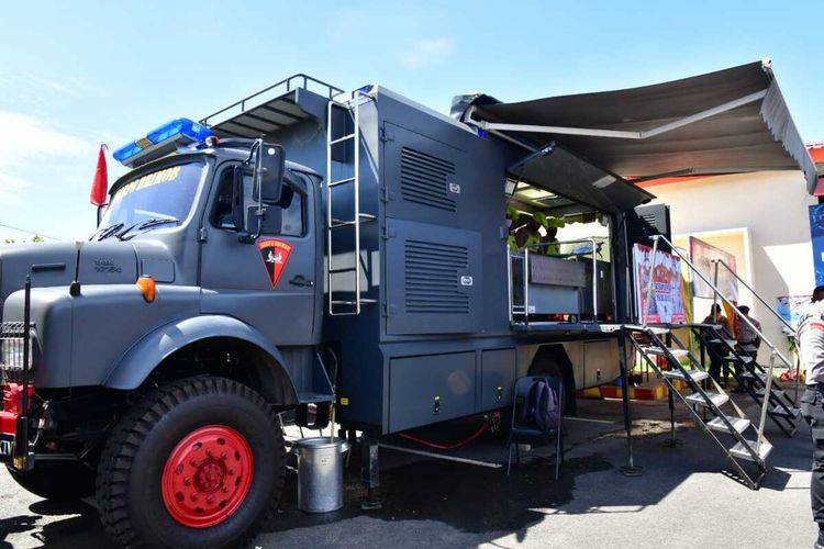 Mobil Dapur Lapangan milik Brimob Polda Sulsel